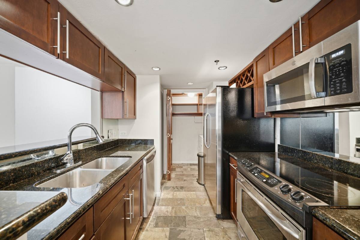 Condo for rent at 3235 Sage Rd #404, Houston, TX 77056