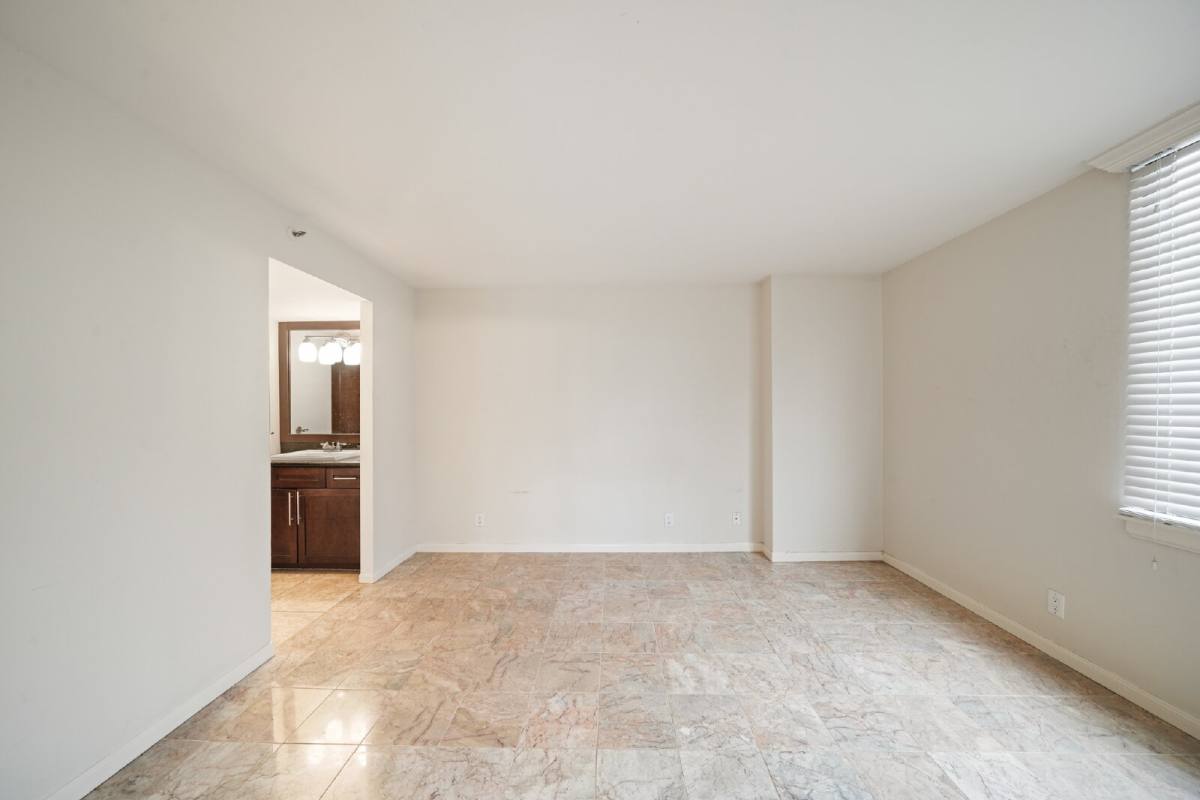 Condo for rent at 3235 Sage Rd #404, Houston, TX 77056