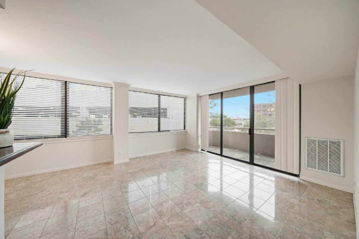 Condo for rent at 3235 Sage Rd #404, Houston, TX 77056