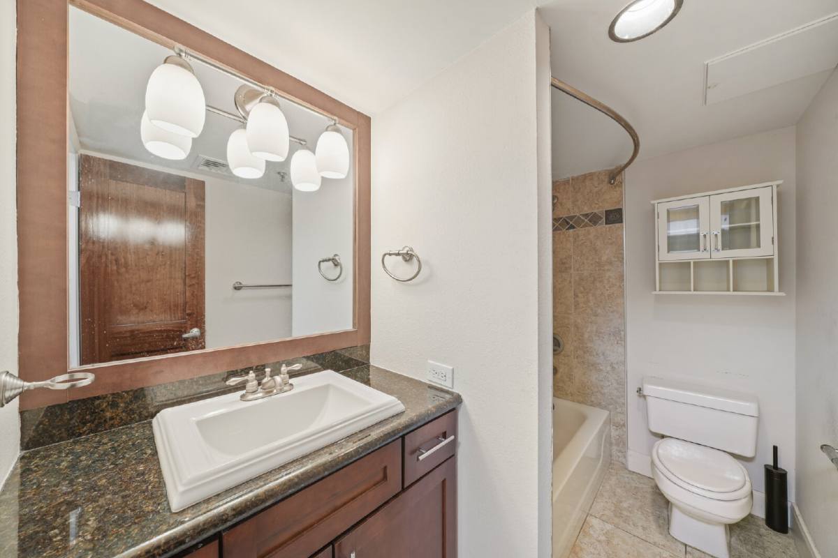 Condo for rent at 3235 Sage Rd #404, Houston, TX 77056