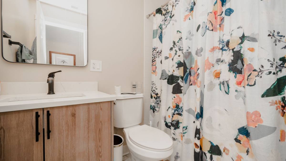 Apartment for rent at 1447 W Superior St, Chicago, IL 60642