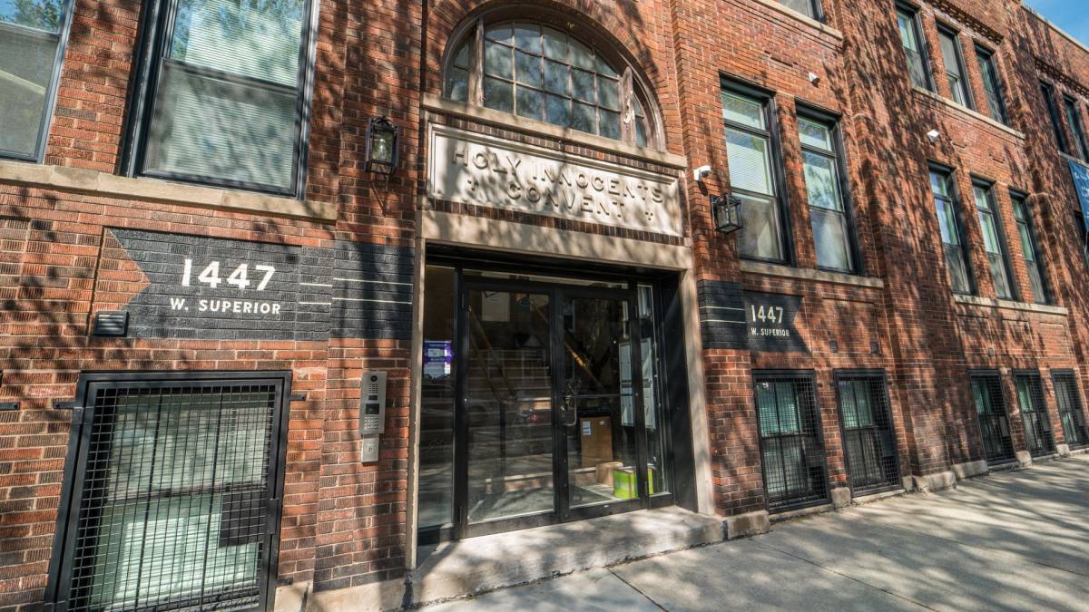 Apartment for rent at 1447 W Superior St, Chicago, IL 60642