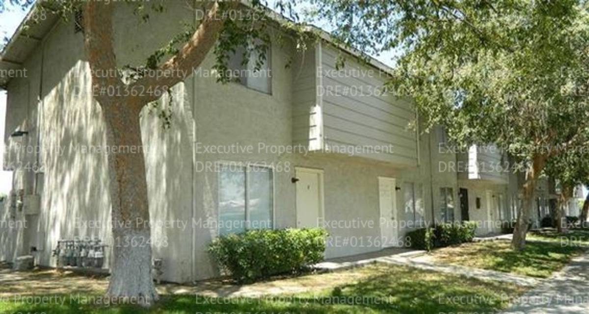 Townhouse for rent at 2909 S Chester Ave, Bakersfield, CA 93304