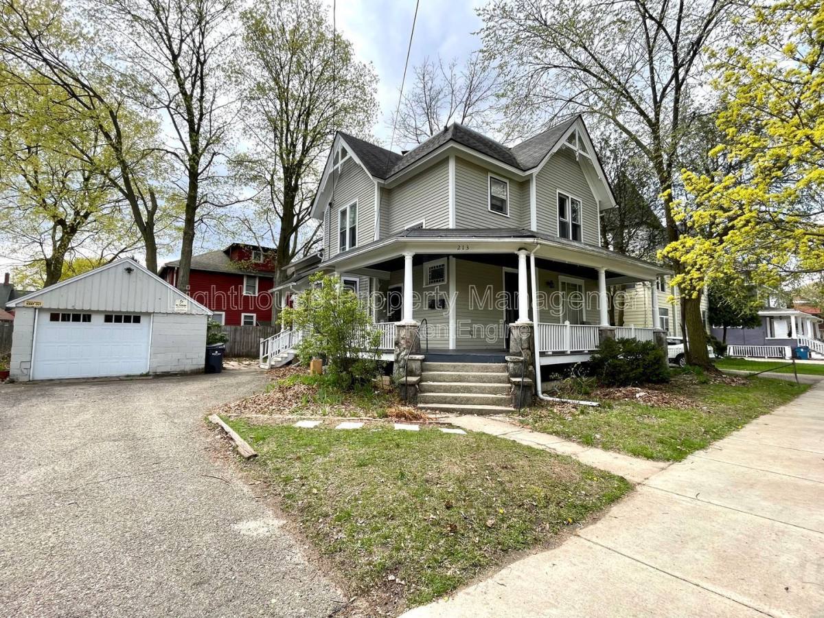 Apartment for rent at 213 W Vine St #2, Kalamazoo, MI 49001