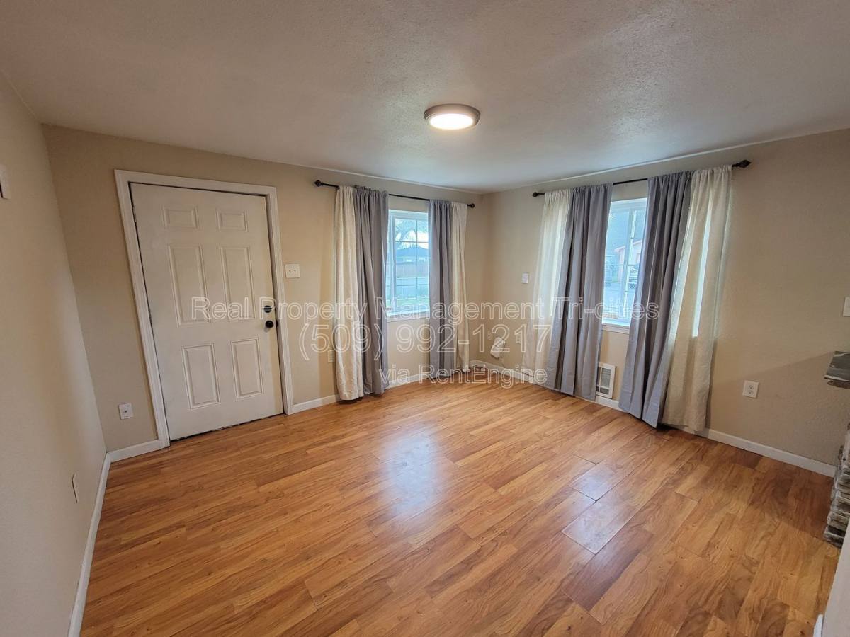House for rent at 1124 E 7th Ave, Kennewick, WA 99336