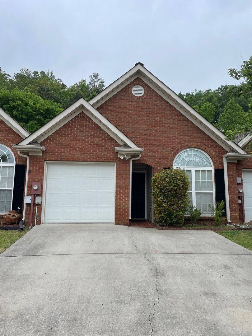 Townhouse for rent at 126 Hayesbury Court, Pelham, AL 35124