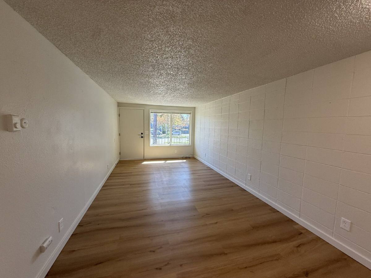 Apartment for rent at 1005 W 7th Ave #5, Eugene, OR 97402