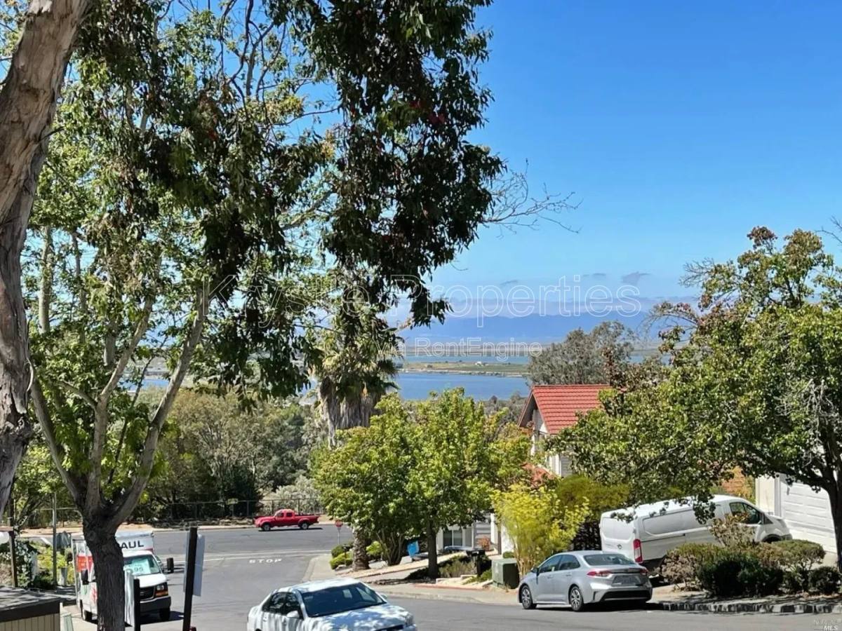Condo for rent at 355 Parkview Terrace #H5, Vallejo, CA 94589