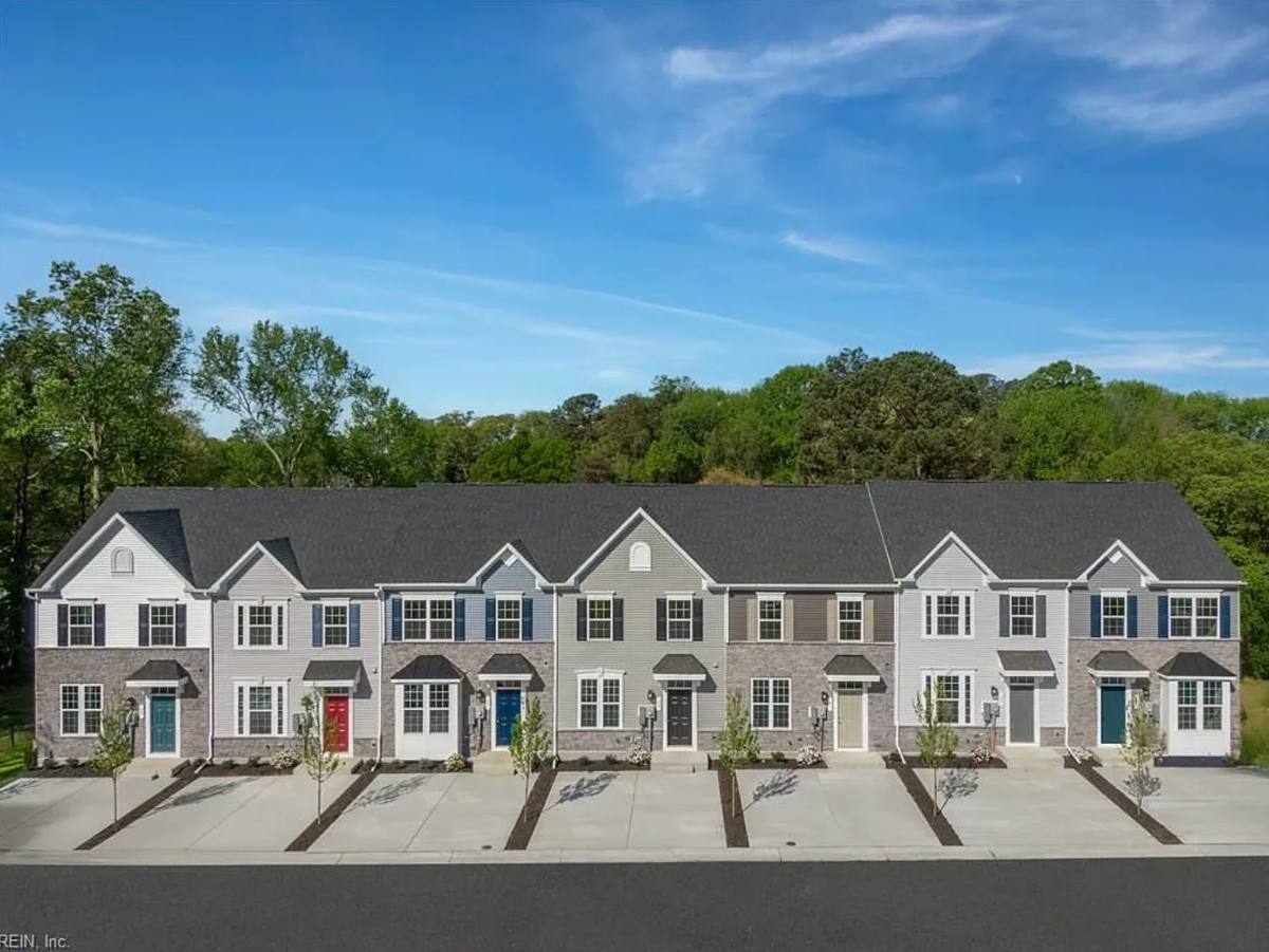 Townhouse for rent at 206 Reids Place Dr, Suffolk, VA 23434