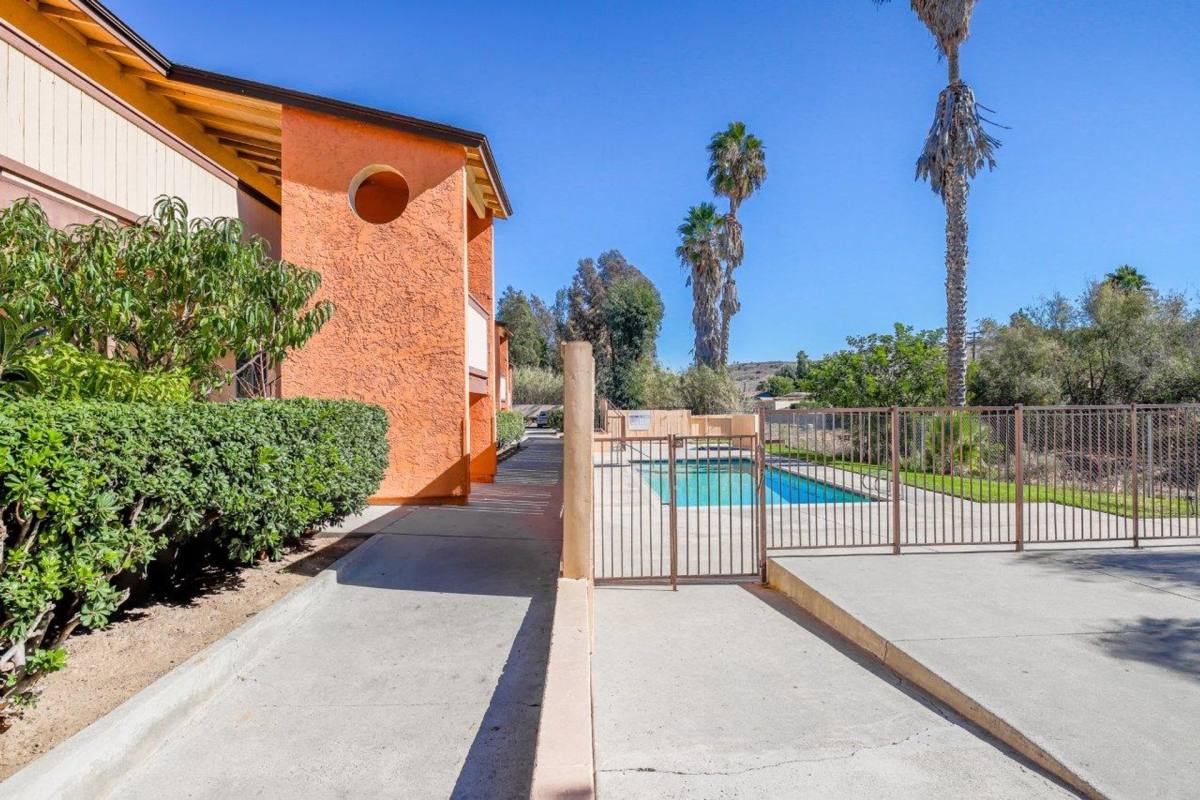 Apartment for rent at 12547-12551 Oak Knoll Rd, Poway, CA 92064