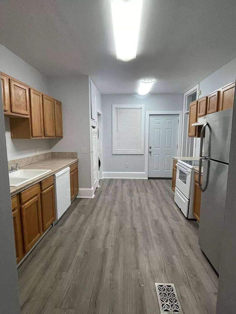 Apartment for rent at 643 E Henry St, Savannah, GA 31401
