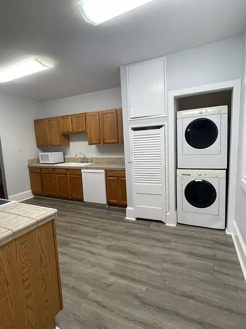 Apartment for rent at 643 E Henry St, Savannah, GA 31401