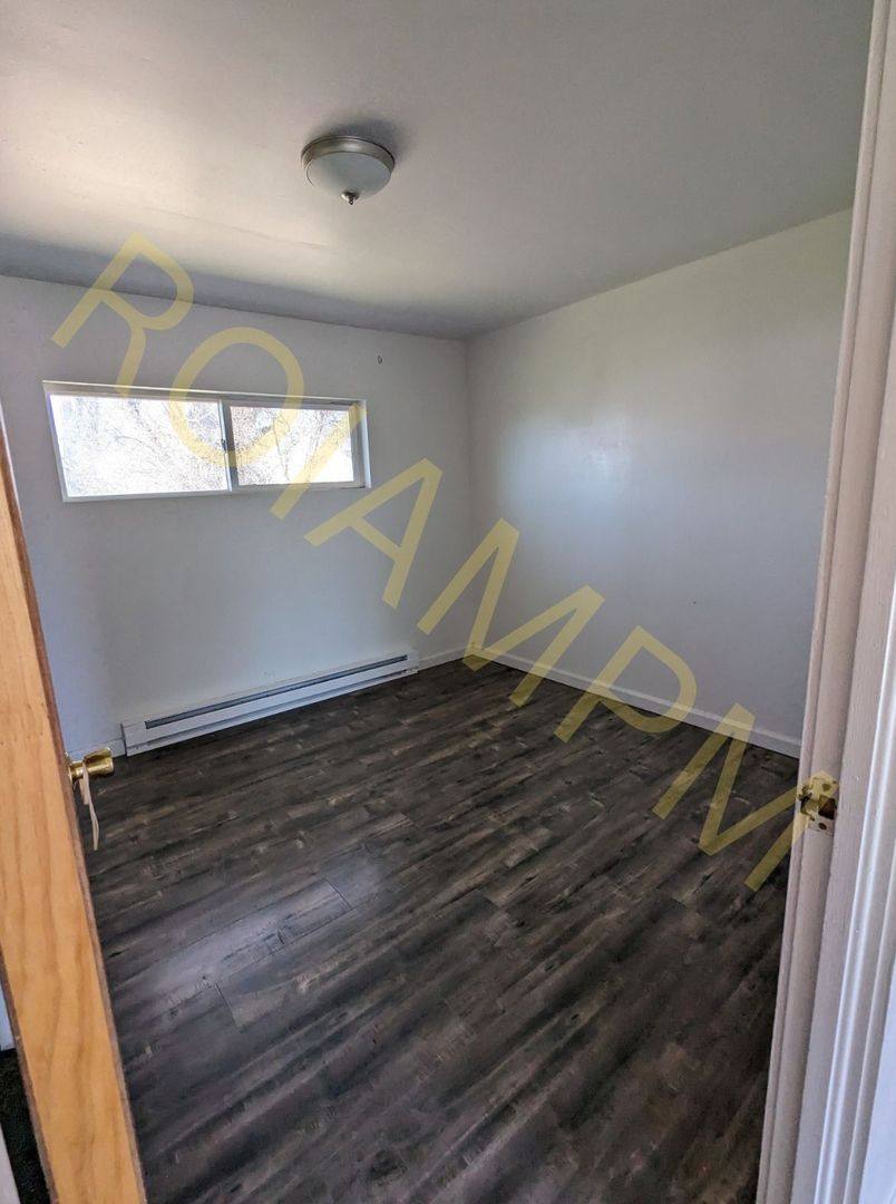 Apartment for rent at 117 119 Main St, Hazelton, ID 83335