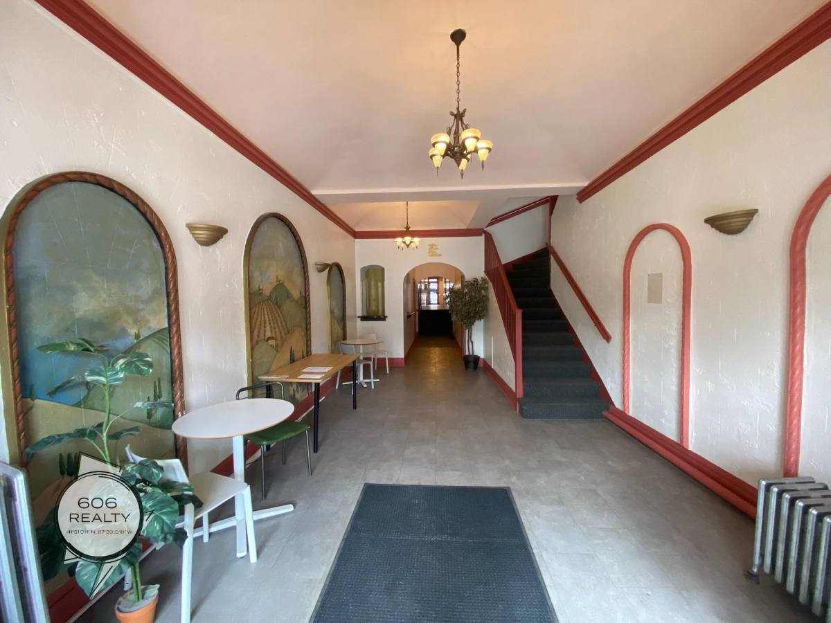 Apartment for rent at 3118-20 S Oak Park Ave, Berwyn, IL 60402