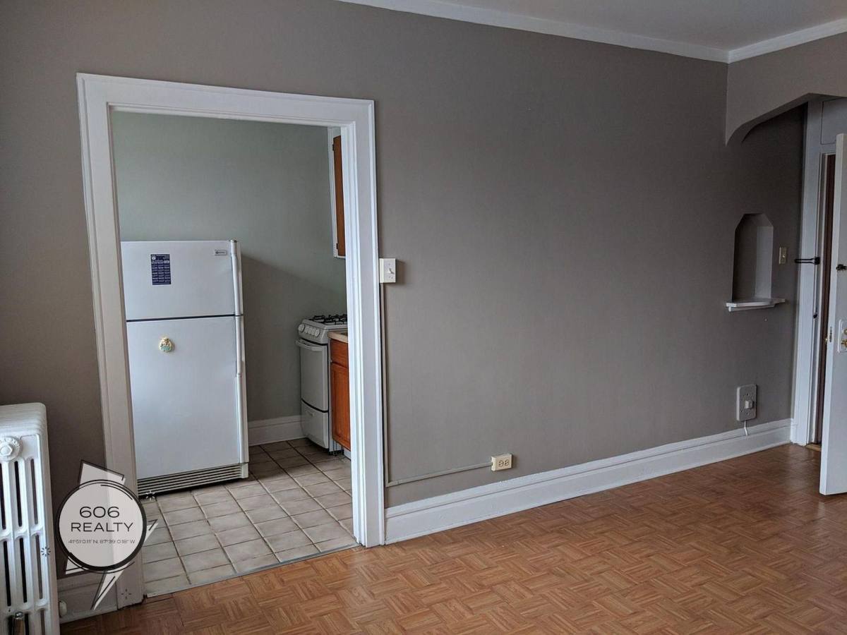 Apartment for rent at 3118-20 S Oak Park Ave, Berwyn, IL 60402