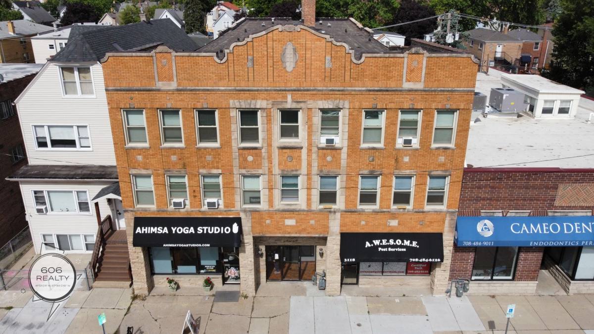 Apartment for rent at 3118-20 S Oak Park Ave, Berwyn, IL 60402