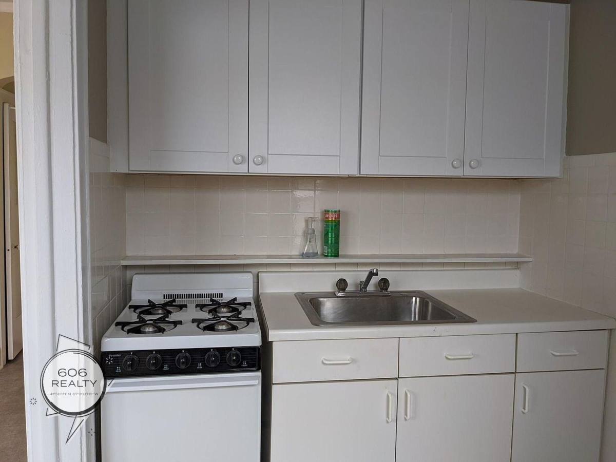 Apartment for rent at 3118-20 S Oak Park Ave, Berwyn, IL 60402