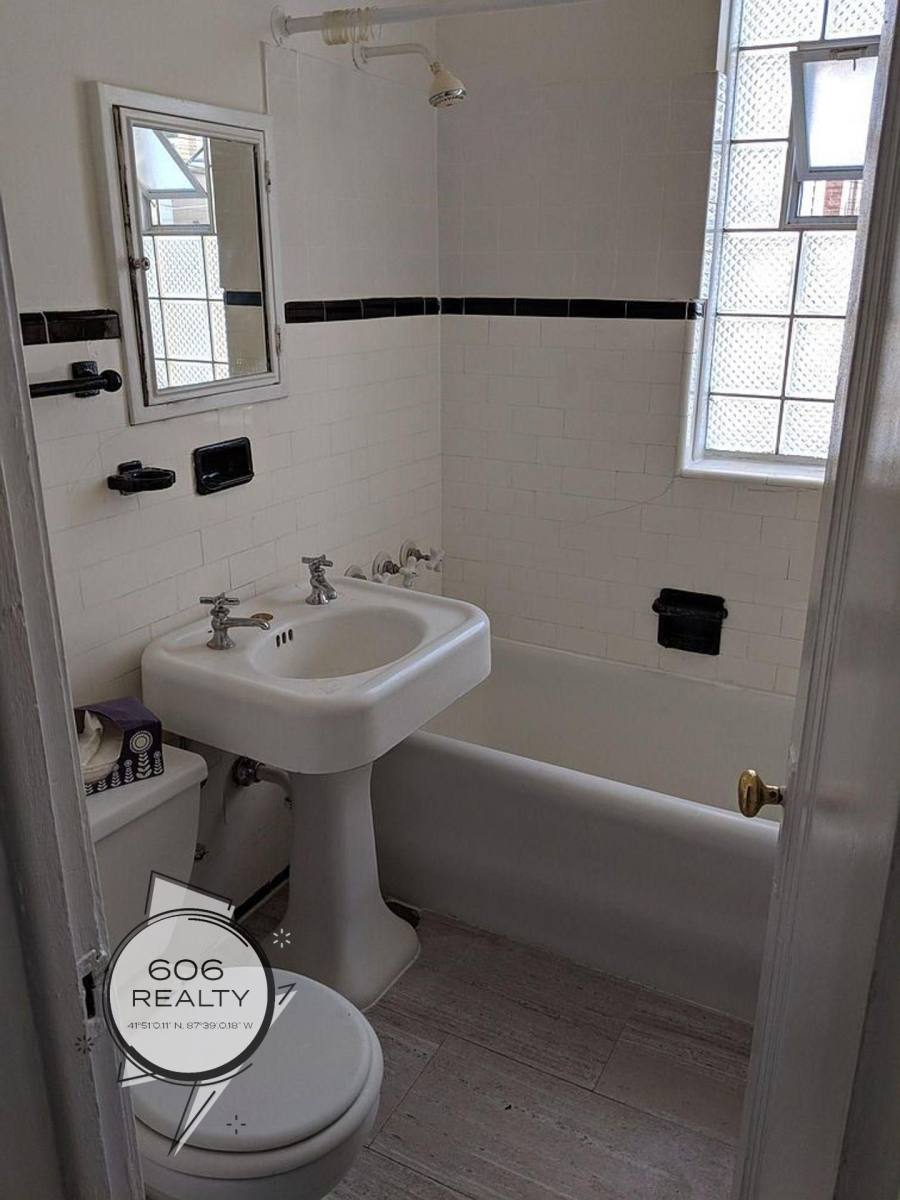 Apartment for rent at 3118-20 S Oak Park Ave, Berwyn, IL 60402
