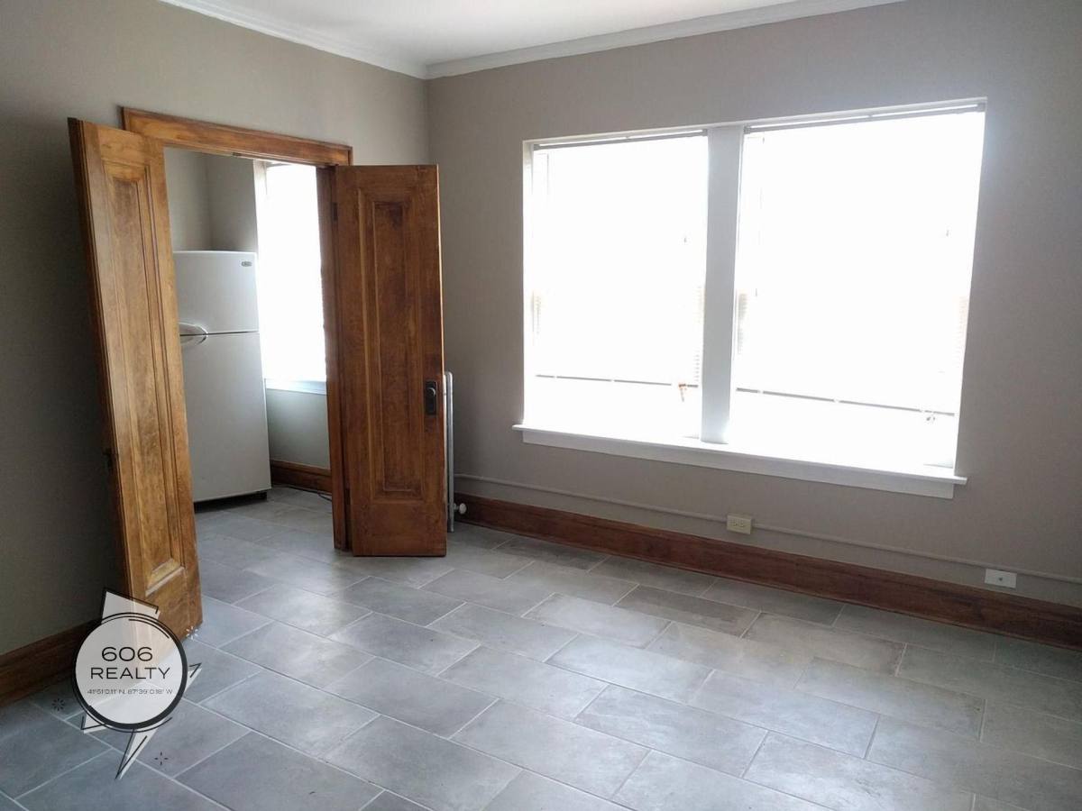 Apartment for rent at 3118-20 S Oak Park Ave, Berwyn, IL 60402