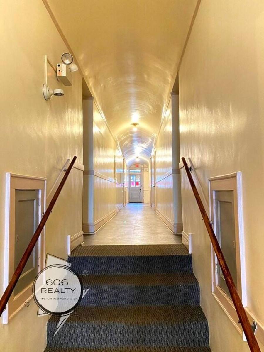 Apartment for rent at 3118-20 S Oak Park Ave, Berwyn, IL 60402