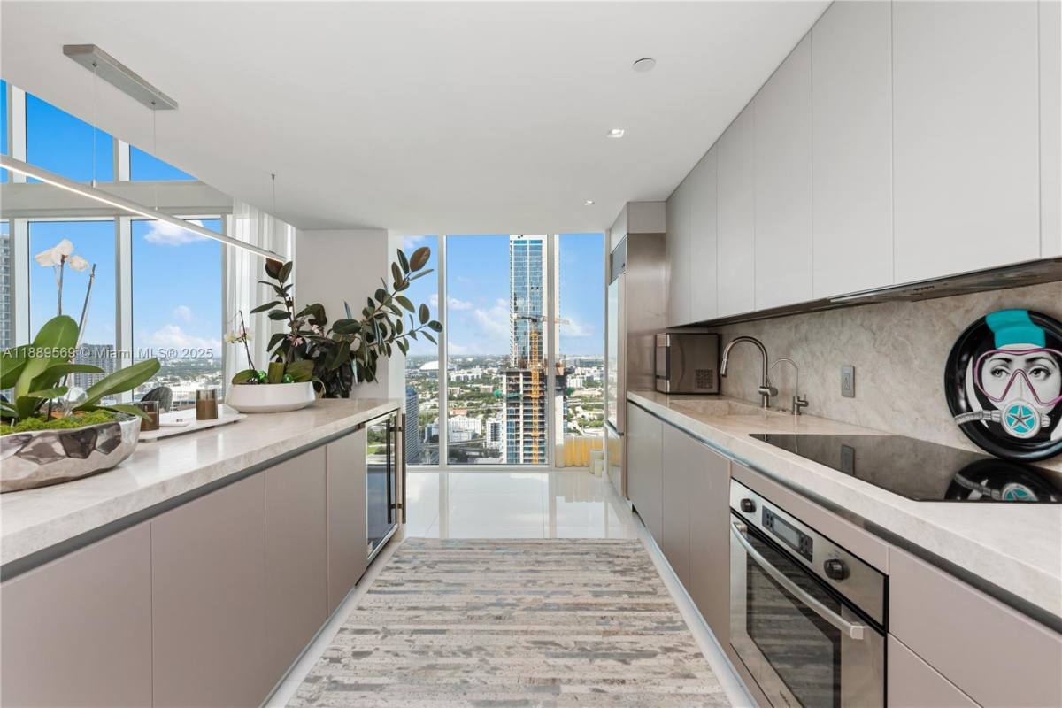 Apartment for rent at 1040 Biscayne Blvd, Miami, FL 33132