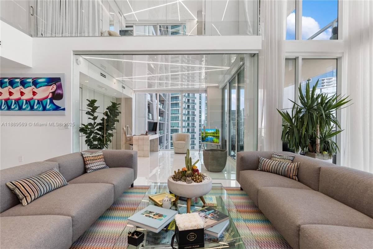 Apartment for rent at 1040 Biscayne Blvd, Miami, FL 33132