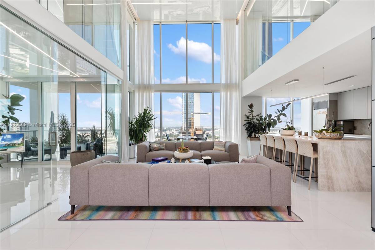 Apartment for rent at 1040 Biscayne Blvd, Miami, FL 33132