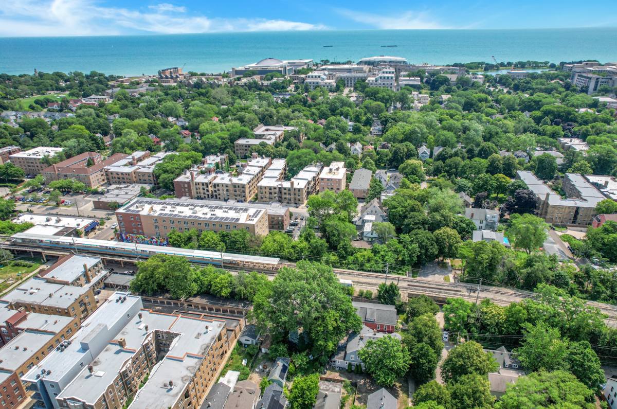 Apartment for rent at 909 Gaffield Place, Evanston, IL 60201