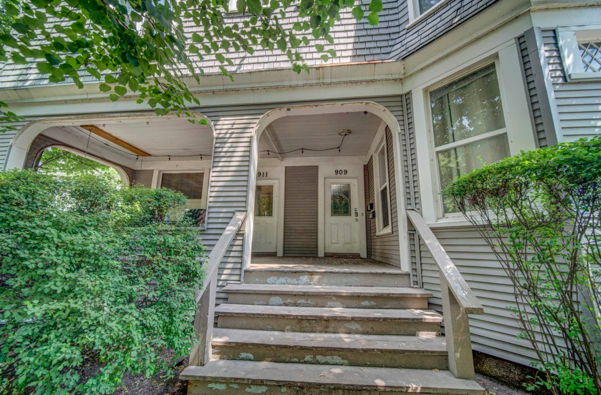 Apartment for rent at 909 Gaffield Place, Evanston, IL 60201