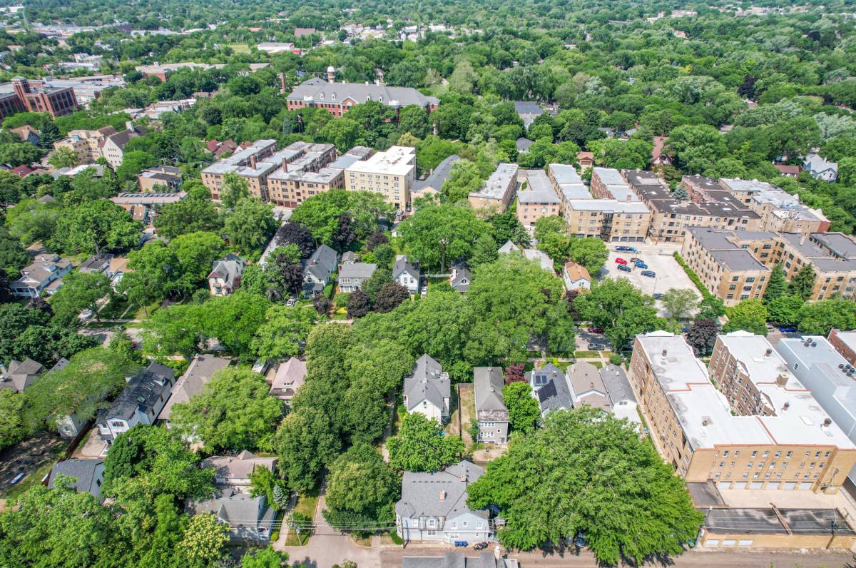 Apartment for rent at 909 Gaffield Place, Evanston, IL 60201