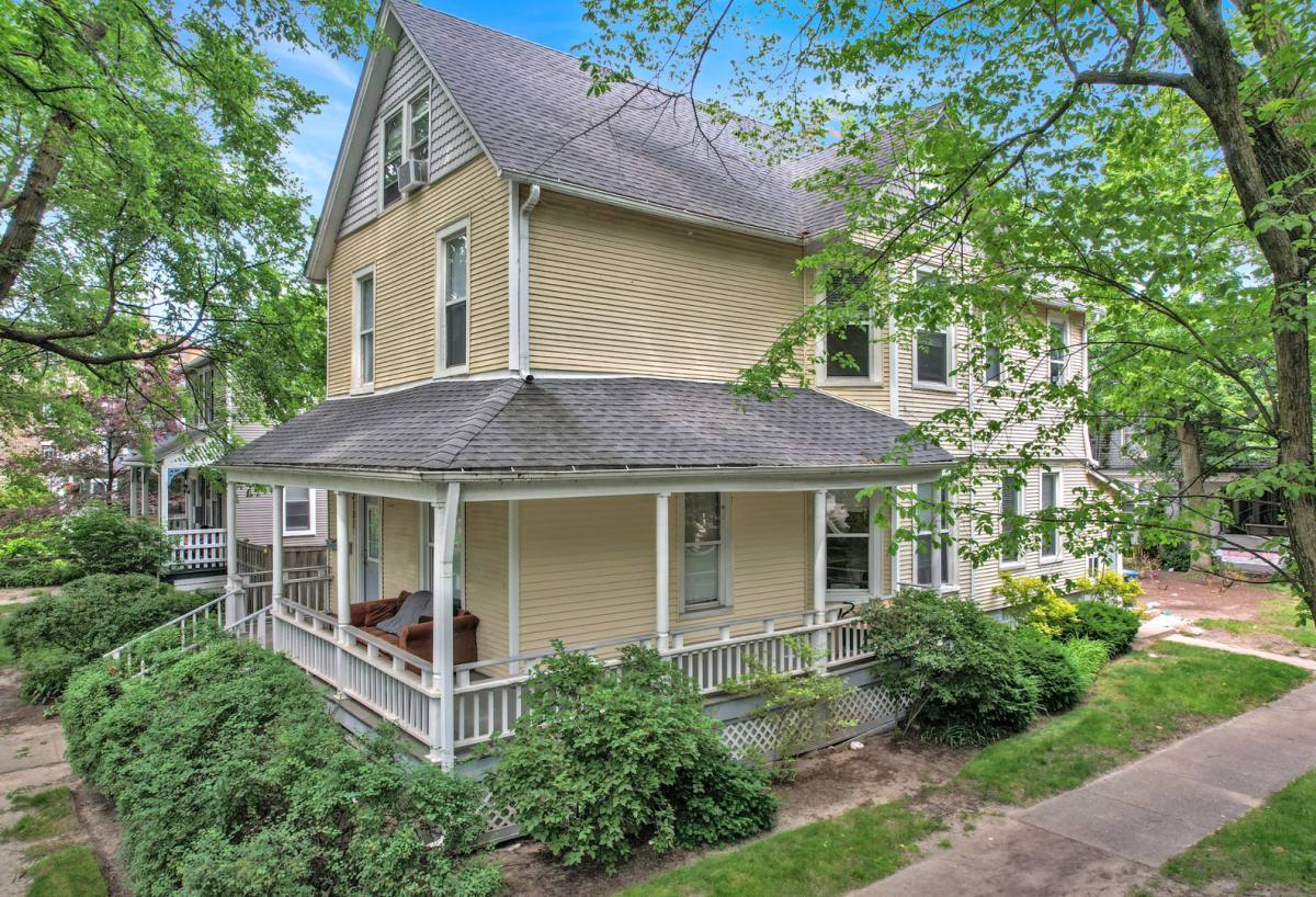 Apartment for rent at 2137 Maple Ave, Evanston, IL 60201