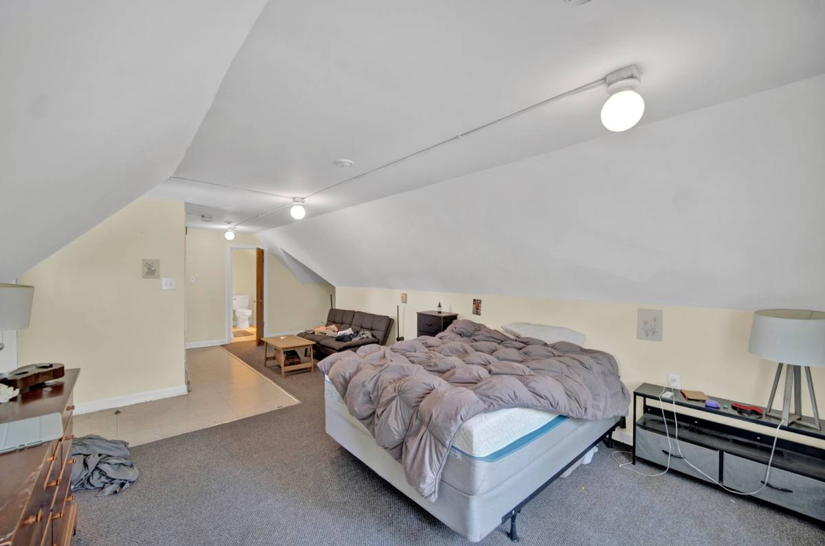 Apartment for rent at 2137 Maple Ave, Evanston, IL 60201