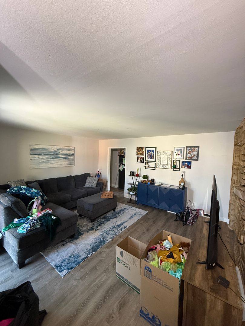 Apartment for rent at 13 Scotdale Rd, La Grange Park, IL 60526
