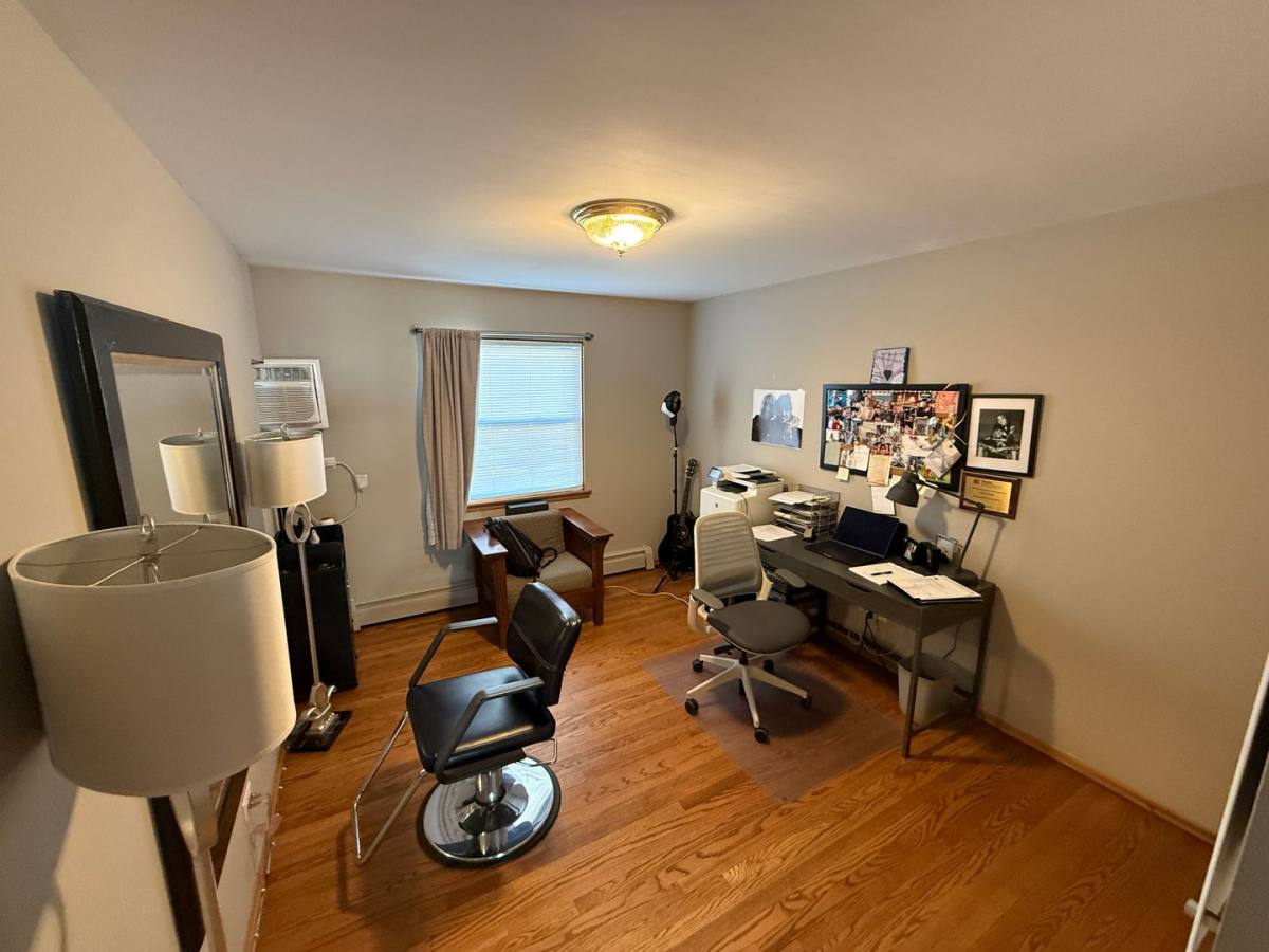 Apartment for rent at 13 Scotdale Rd, La Grange Park, IL 60526