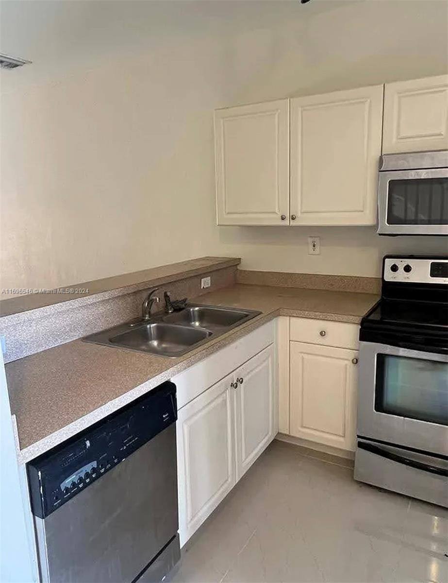 Townhouse for rent at 17331 NW 7th Ave, Miami, FL 33169