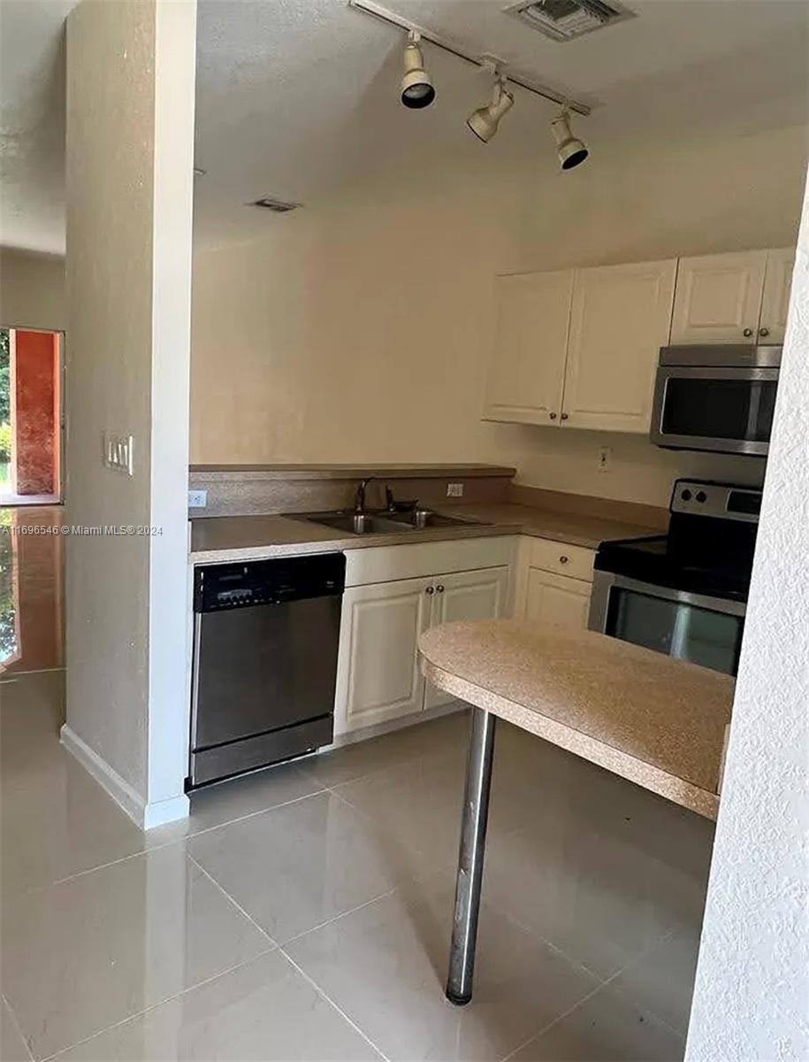 Townhouse for rent at 17331 NW 7th Ave, Miami, FL 33169