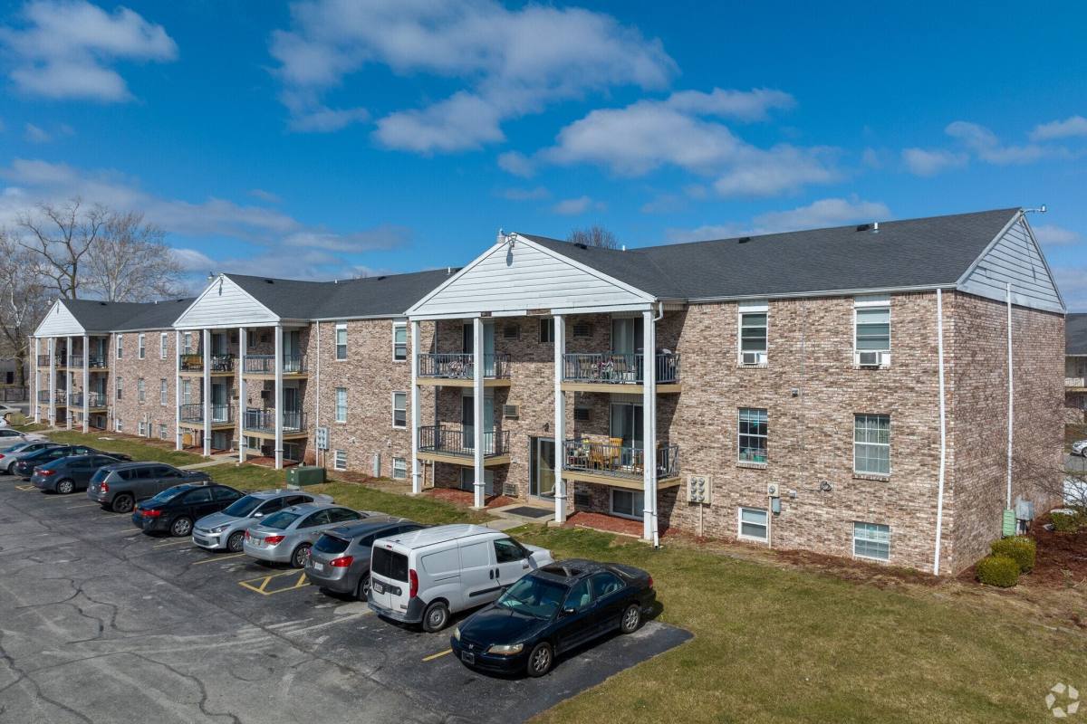 Apartment for rent at Parkside, 1330 Brookview Dr, Toledo, OH 43615