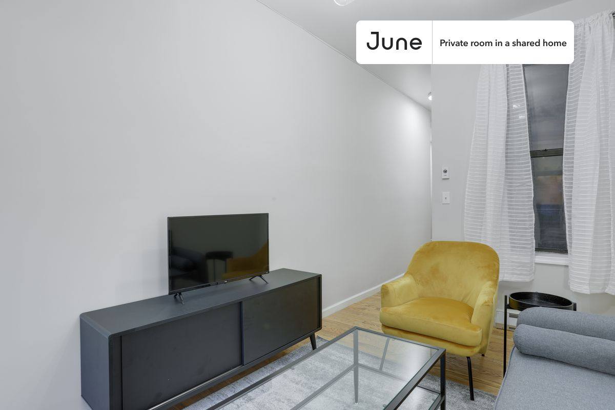Apartment for rent at 136 W 109th St #B, New York, NY 10025