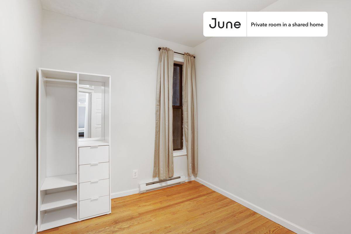 Apartment for rent at 136 W 109th St #B, New York, NY 10025