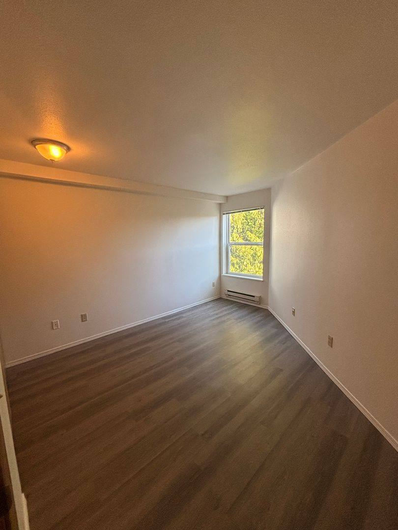 Apartment for rent at 9514 8th Ave NW, Seattle, WA 98117