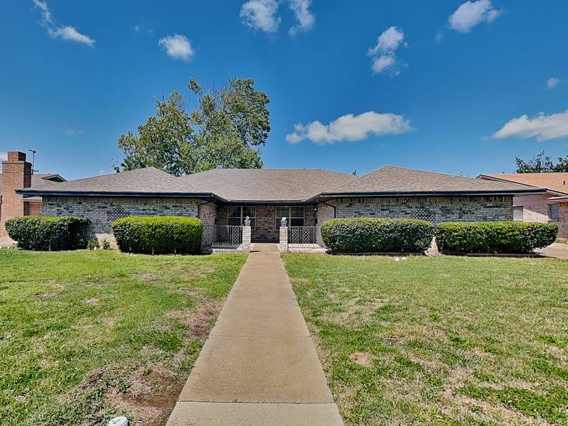 Apartment for rent at 6220 Wheaton Dr, Fort Worth, TX 76133