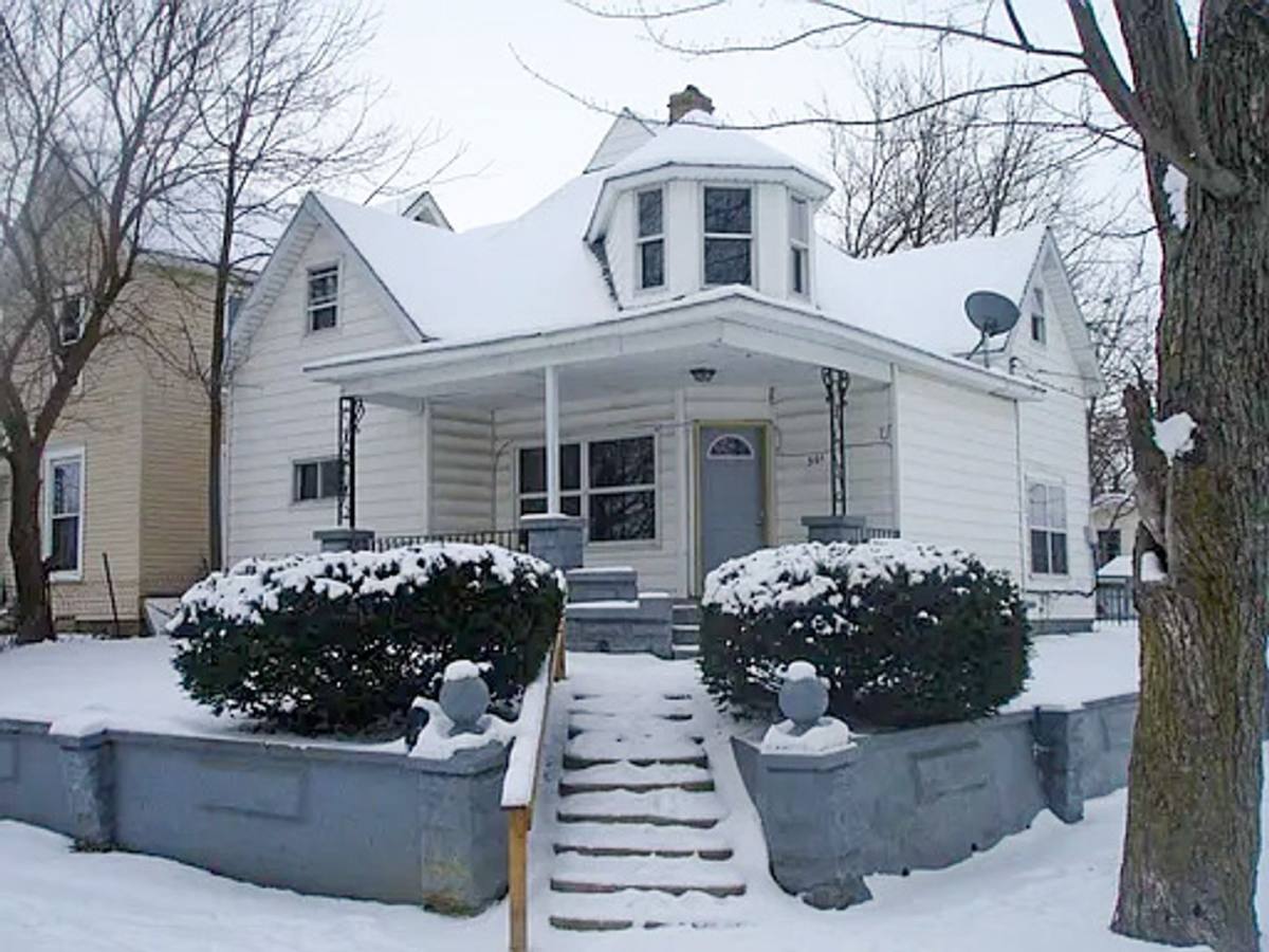 House for rent at 301 E 7th St, Muncie, IN 47302