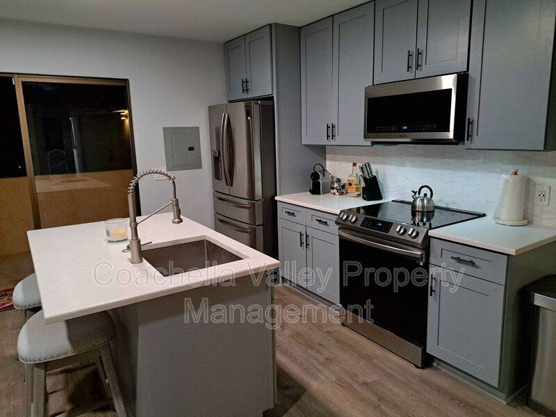 Condo for rent at 5300 E Waverly Dr #M4204, Palm Springs, CA 92264