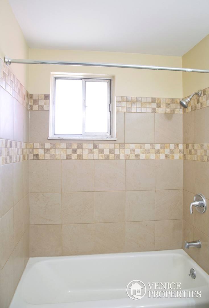Townhouse for rent at 1659 N 4th St, Columbus, OH 43201