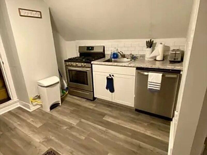 Apartment for rent at 2033 Maple Ave #4, Cincinnati, OH 45212
