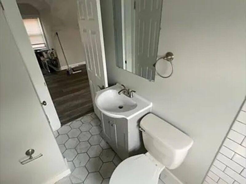Apartment for rent at 2033 Maple Ave #4, Cincinnati, OH 45212