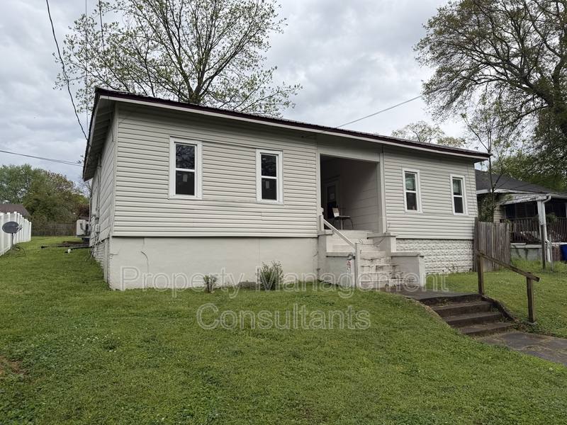 Apartment for rent at 1034 N Royal Ave #2, Florence, AL 35630