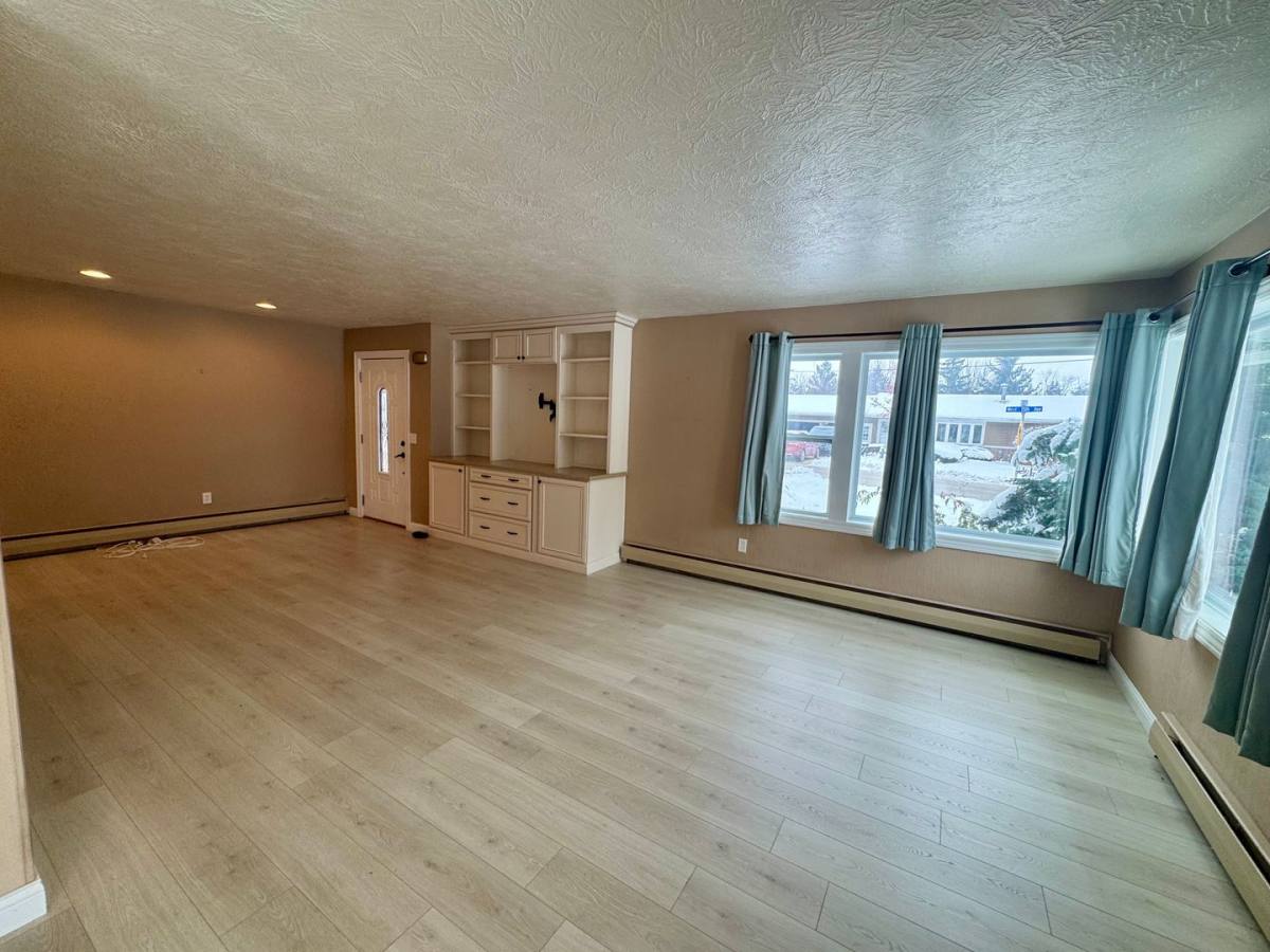 House for rent at 108 W 15th Ave, Coal Valley, IL 61240