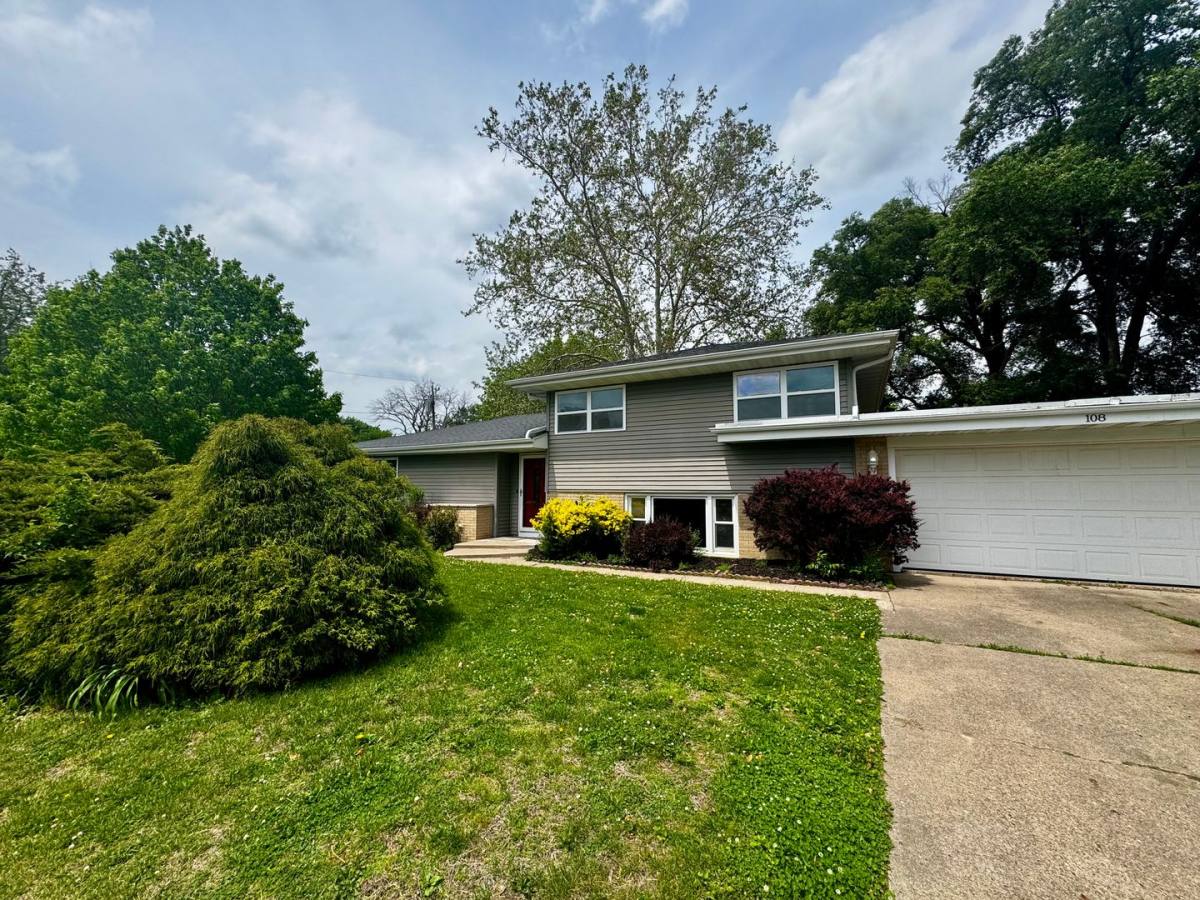 House for rent at 108 W 15th Ave, Coal Valley, IL 61240