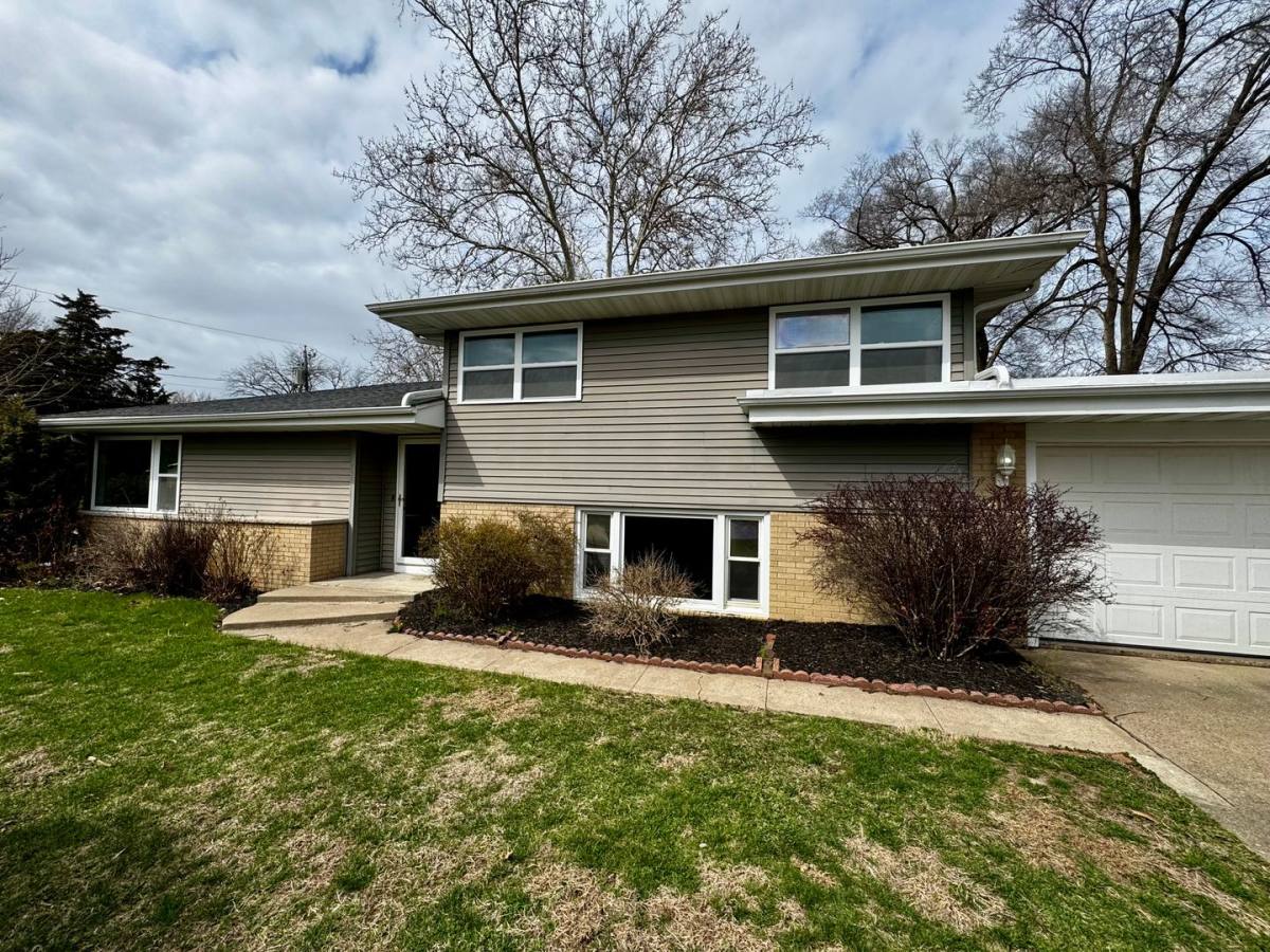 House for rent at 108 W 15th Ave, Coal Valley, IL 61240